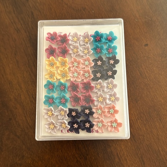 Flower fashion earrings NIB - Picture 2 of 3